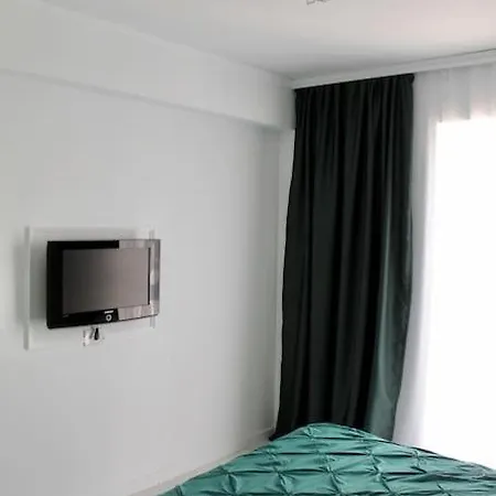 Luxe Central Apt: Free Parking Oradea Exterior photo