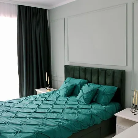 Luxe Central Apt: Free Parking Oradea Exterior photo