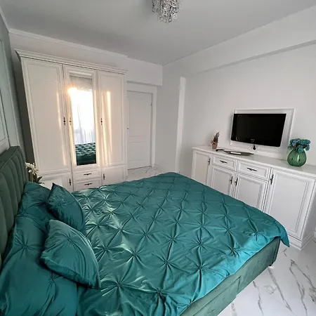 Luxe Central Apt: Free Parking Oradea Exterior photo