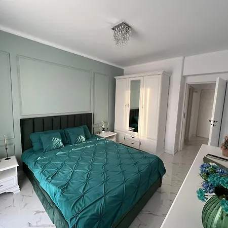 Luxe Central Apt: Free Parking Oradea Exterior photo