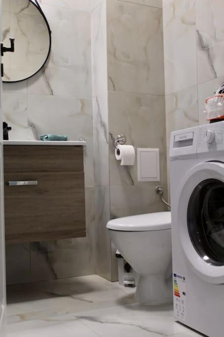Luxe Apt: Free Parking Apartment *