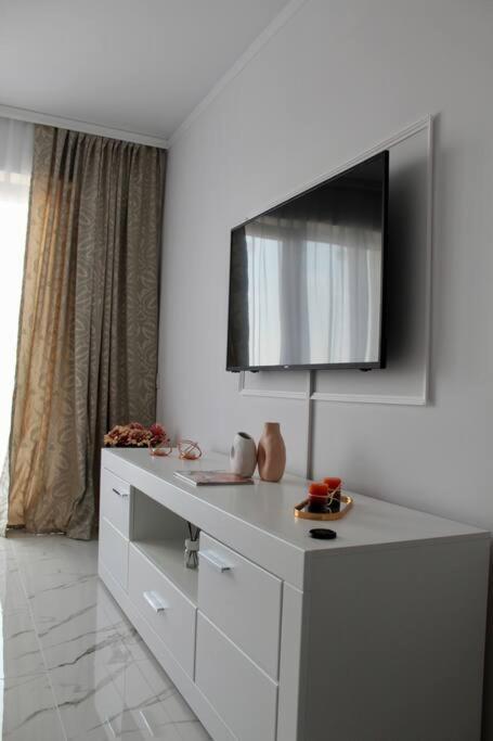Apartment Luxe Apt: Free Parking Oradea